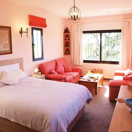 4 Bed Private Pool Bermeja * אסטפונה