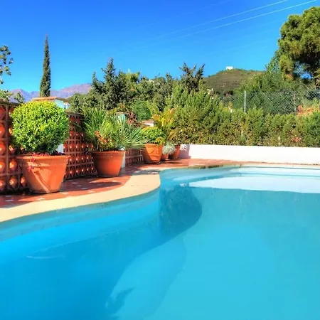 4 Bed Private Pool Bermeja * אסטפונה