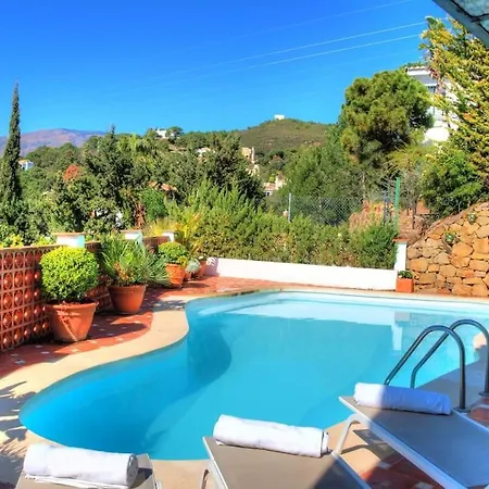 4 Bed Private Pool Bermeja וילה